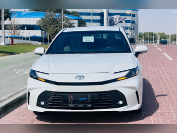 تويوتا  كامري  4 سلندر  سيدان  أبيض  2025