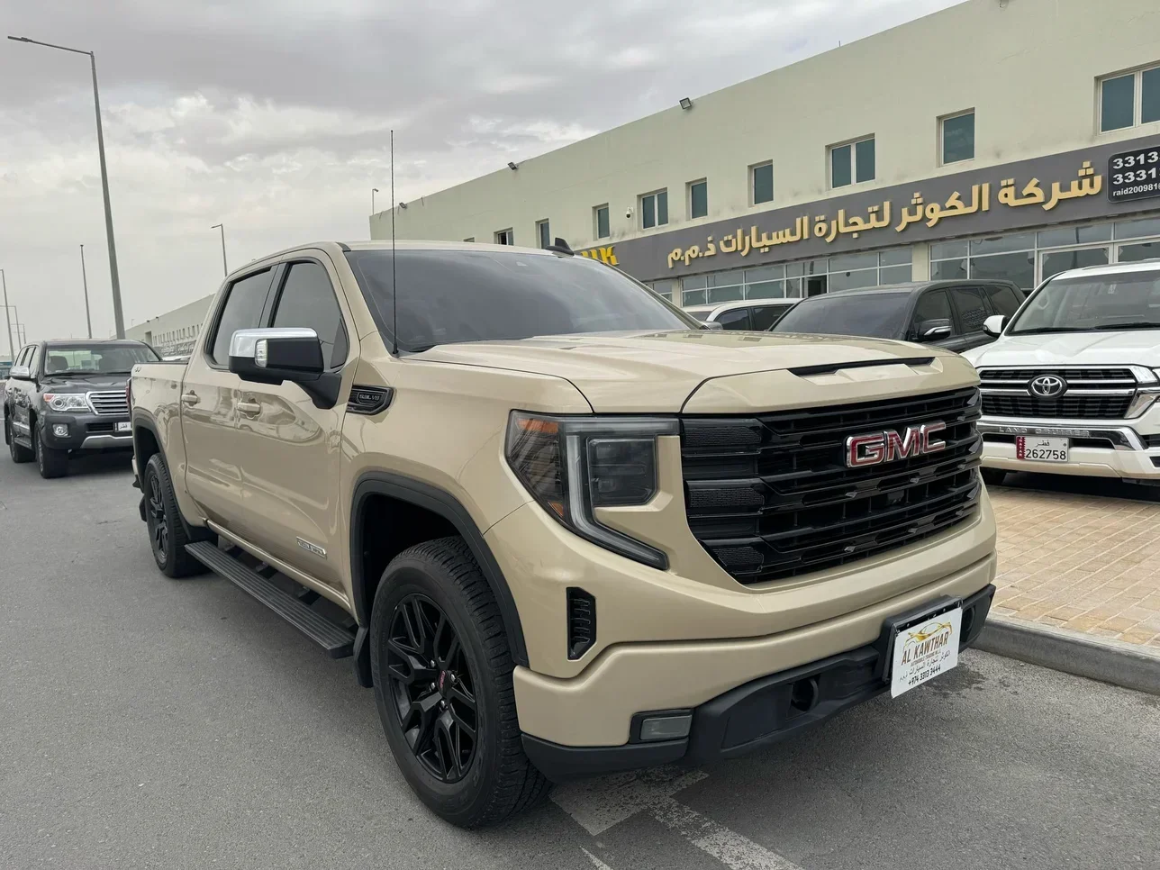 GMC  Sierra  Elevation  2023  Automatic  73,000 Km  8 Cylinder  Four Wheel Drive (4WD)  Pick Up  Beige  With Warranty