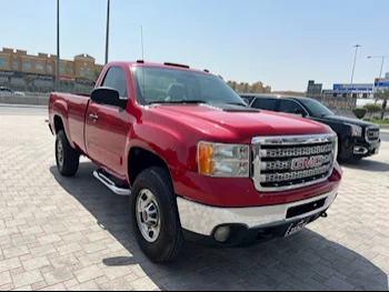 GMC  Sierra  2500 HD  2012  Automatic  140,000 Km  8 Cylinder  Four Wheel Drive (4WD)  Pick Up  Red