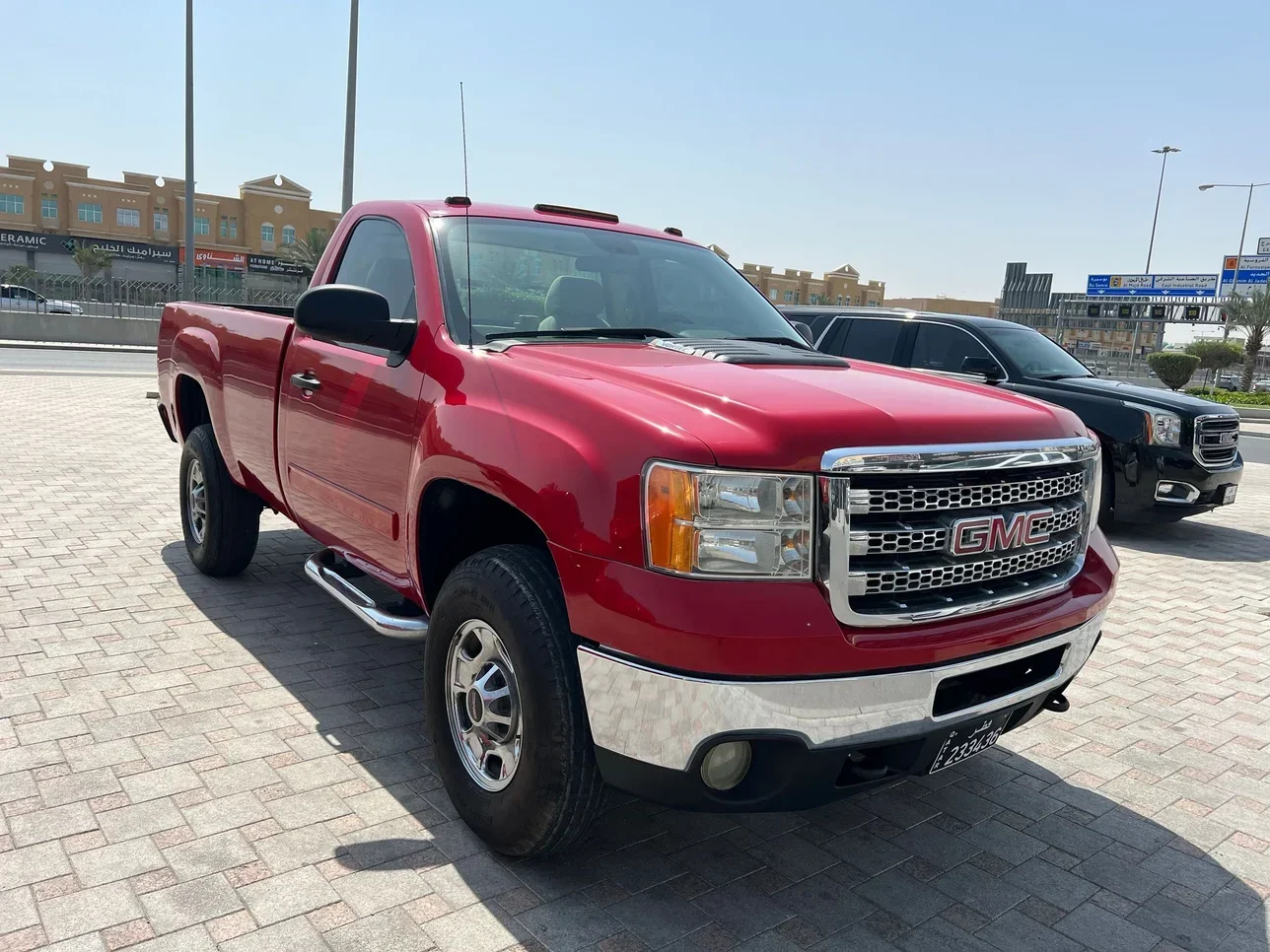 GMC  Sierra  2500 HD  2012  Automatic  140,000 Km  8 Cylinder  Four Wheel Drive (4WD)  Pick Up  Red