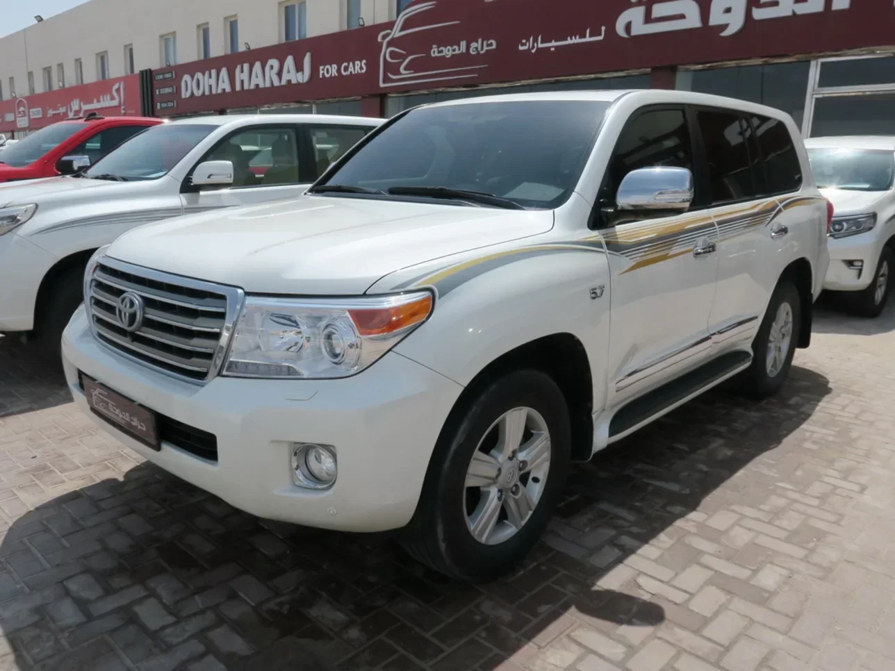 Toyota  Land Cruiser  VXR  2013  Automatic  267,000 Km  8 Cylinder  Four Wheel Drive (4WD)  SUV  White
