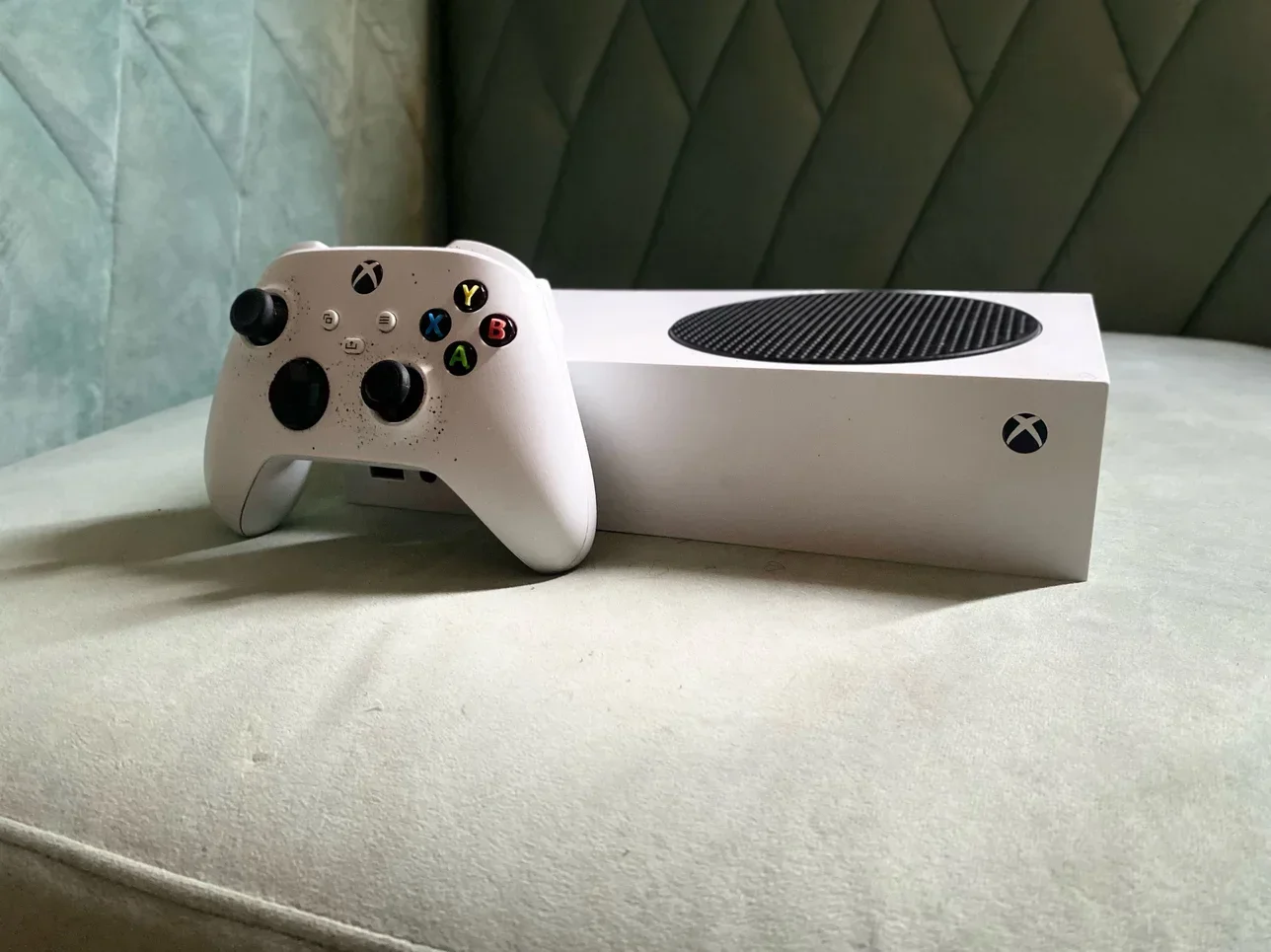 Video Games Consoles - Microsoft  - Xbox Series S  - 256 GB  -Included Controllers: 1