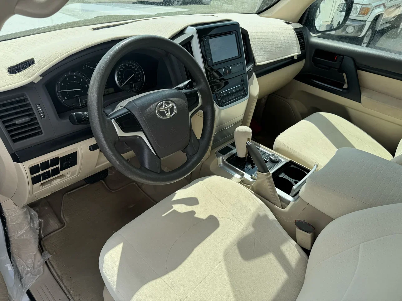 Toyota  Land Cruiser  G  2021  Automatic  158,000 Km  6 Cylinder  Four Wheel Drive (4WD)  SUV  White