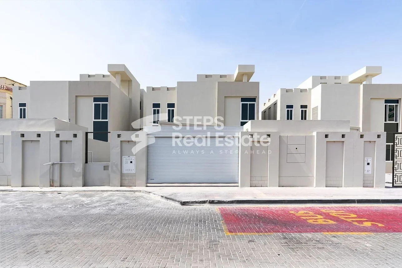 Family Residential  - Not Furnished  - Al Rayyan  - Izghawa  - 11 Bedrooms
