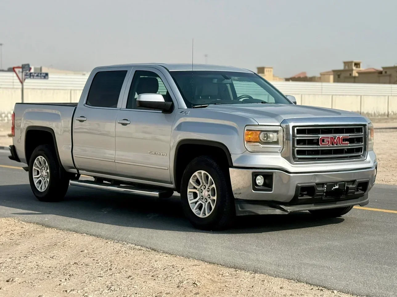 GMC  Sierra  Z71  2014  Automatic  140,000 Km  8 Cylinder  Four Wheel Drive (4WD)  Pick Up  Gray