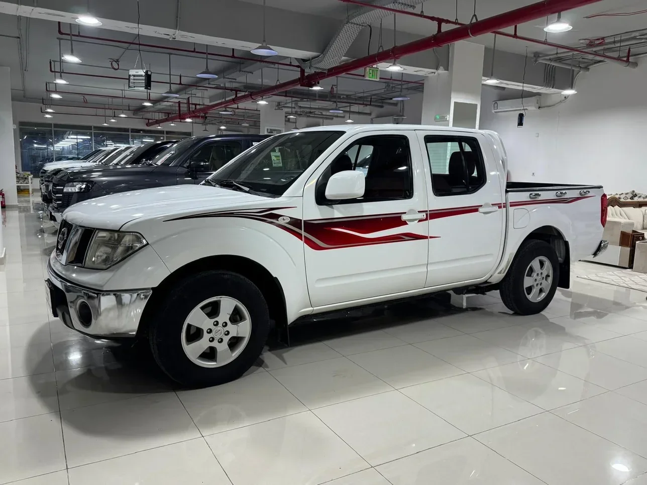 Nissan  Navara  SE  2015  Automatic  129,000 Km  4 Cylinder  Rear Wheel Drive (RWD)  Pick Up  White