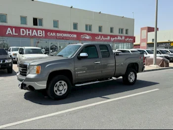 GMC  Sierra  2500 HD  2009  Automatic  133,000 Km  8 Cylinder  Four Wheel Drive (4WD)  Pick Up  Gray