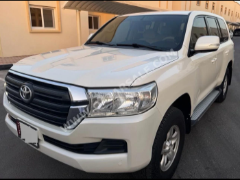 Toyota  Land Cruiser  GX  2016  Automatic  257,000 Km  6 Cylinder  Four Wheel Drive (4WD)  SUV  White