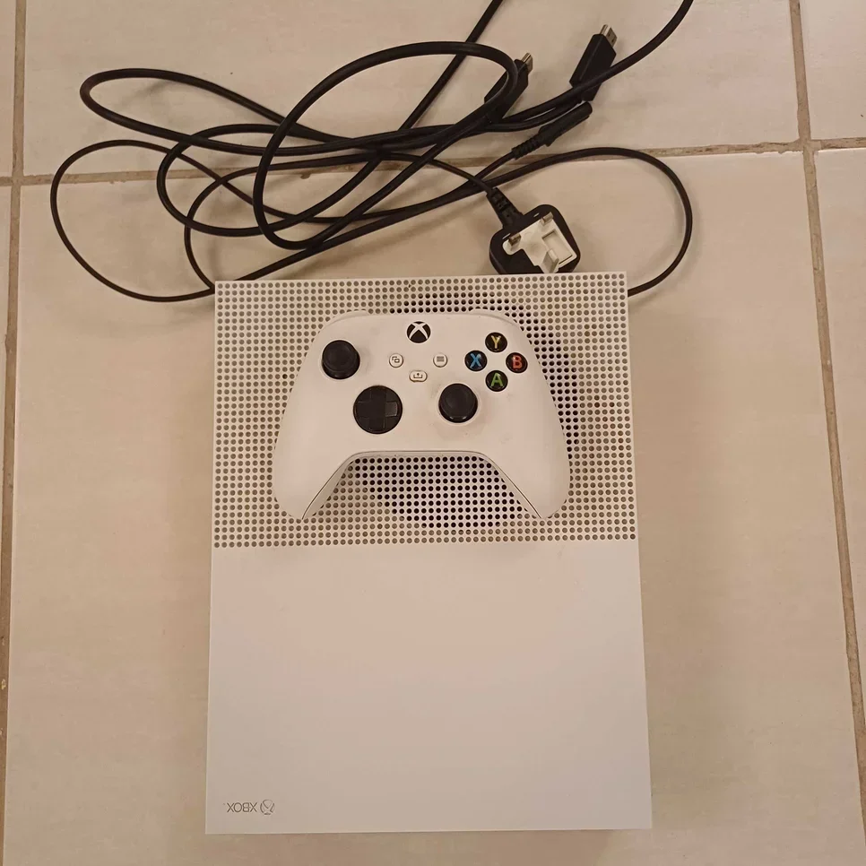 Video Games Consoles - Microsoft  - Xbox One S  - 512 GB  -Included Controllers: 1
