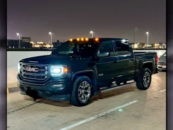 GMC  Sierra  1500  2017  Automatic  243,000 Km  8 Cylinder  Four Wheel Drive (4WD)  Pick Up  Green