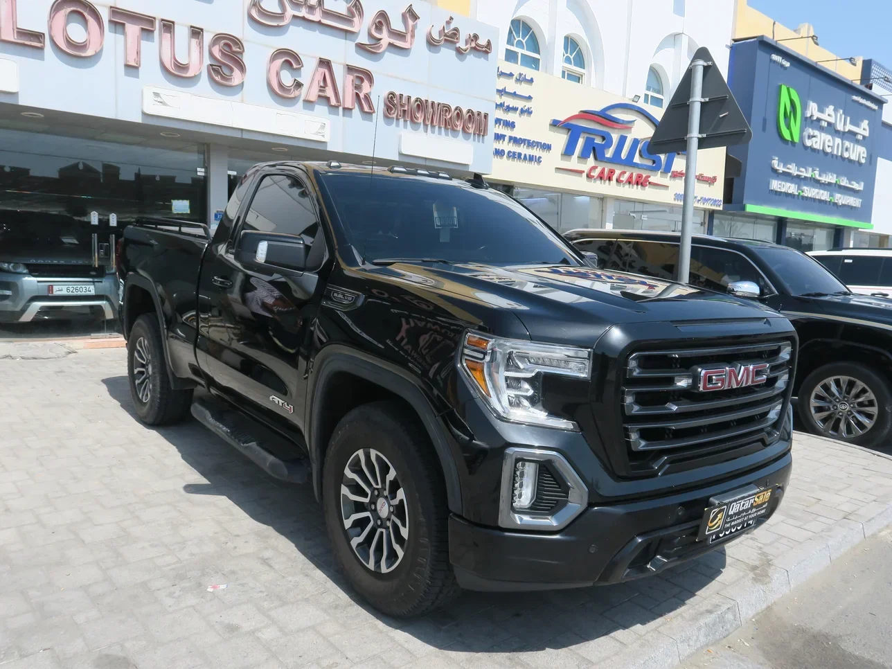 GMC  Sierra  AT4  2022  Automatic  147,000 Km  8 Cylinder  Four Wheel Drive (4WD)  Pick Up  Black