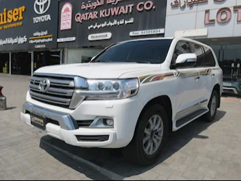 Toyota  Land Cruiser  GXR  2017  Automatic  253,000 Km  8 Cylinder  Four Wheel Drive (4WD)  SUV  White