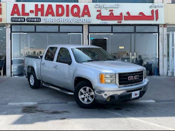 GMC  Sierra  2010  Automatic  354,000 Km  8 Cylinder  Four Wheel Drive (4WD)  Pick Up  Silver