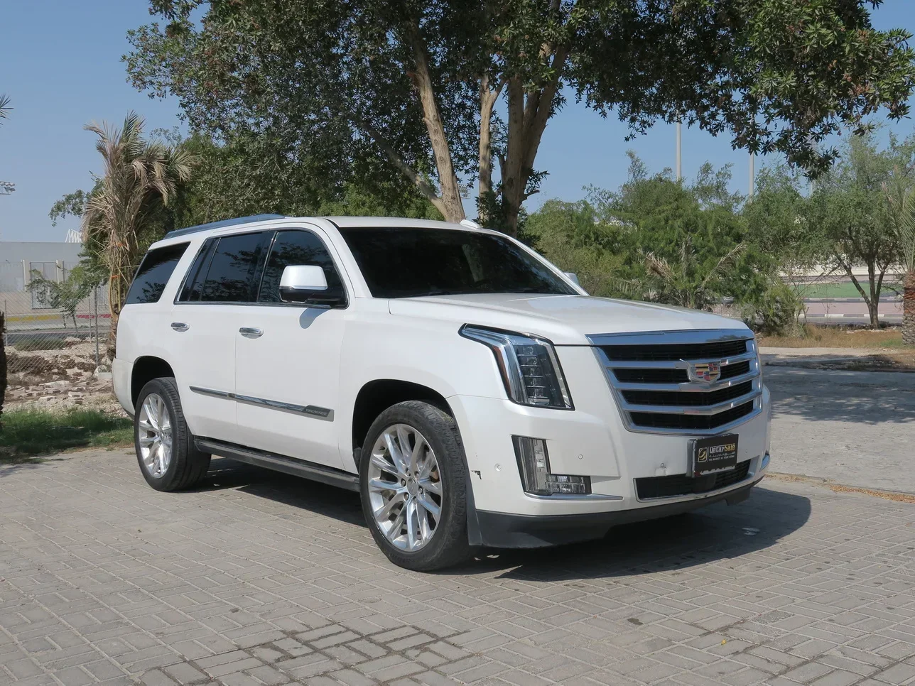 Cadillac  Escalade  2018  Automatic  151,000 Km  8 Cylinder  Four Wheel Drive (4WD)  SUV  White