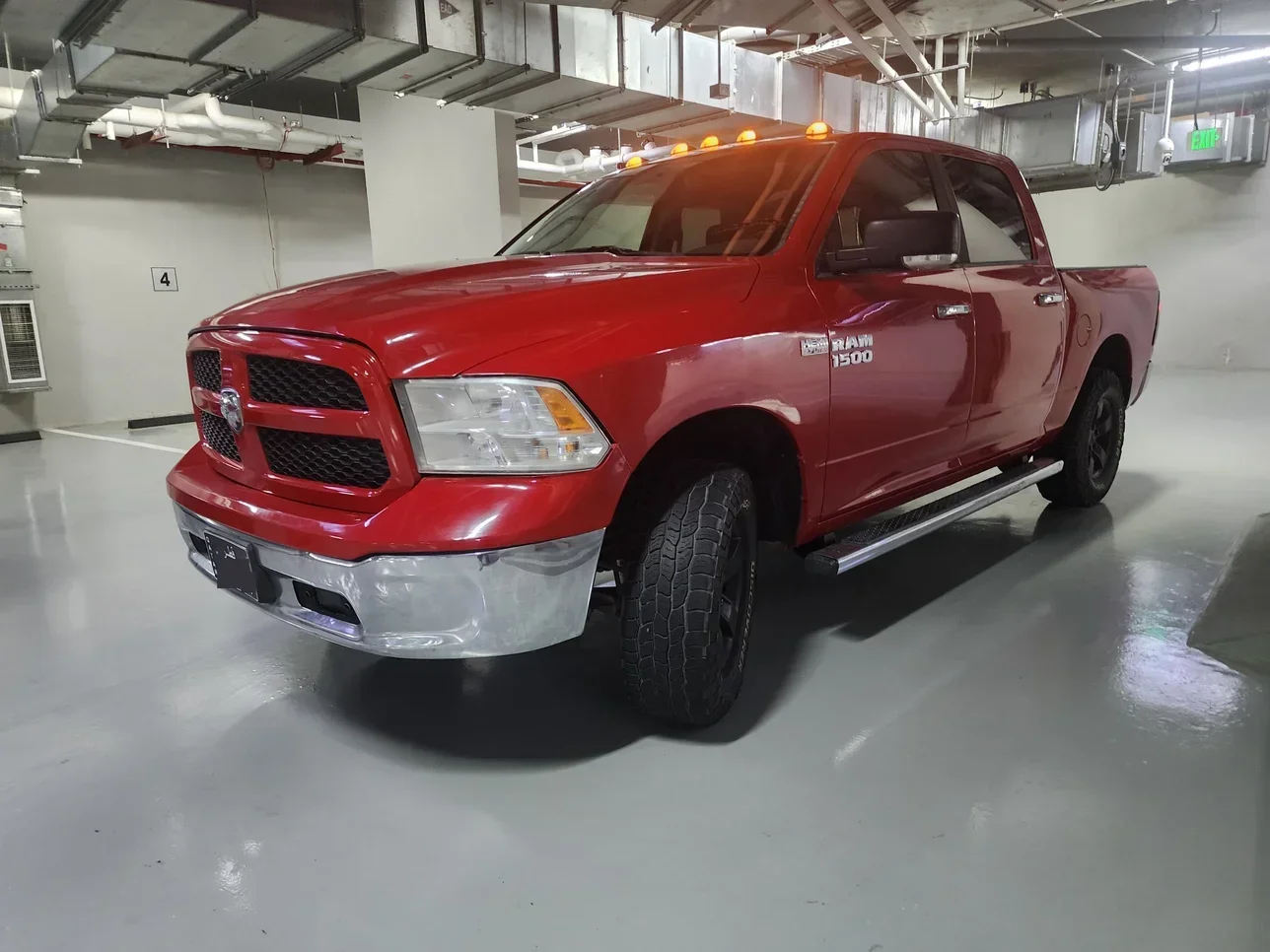 Dodge  Ram  1500  2013  Automatic  270,000 Km  8 Cylinder  Four Wheel Drive (4WD)  Pick Up  Red