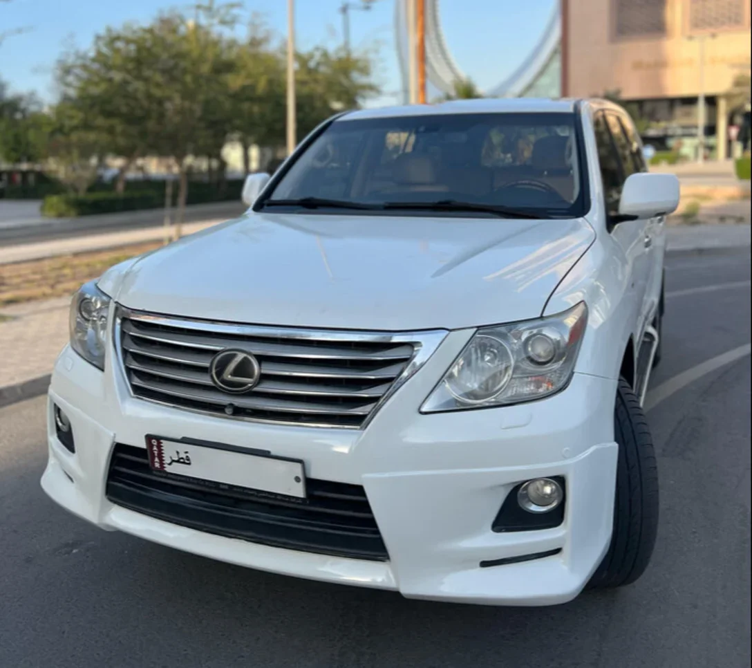 Lexus  LX  570  2008  Automatic  294,000 Km  8 Cylinder  Four Wheel Drive (4WD)  SUV  White