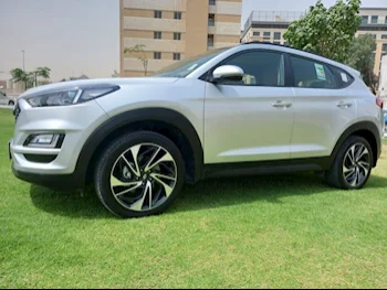 Hyundai  Tucson  4 Cylinder  SUV 2x4  Grey  2021