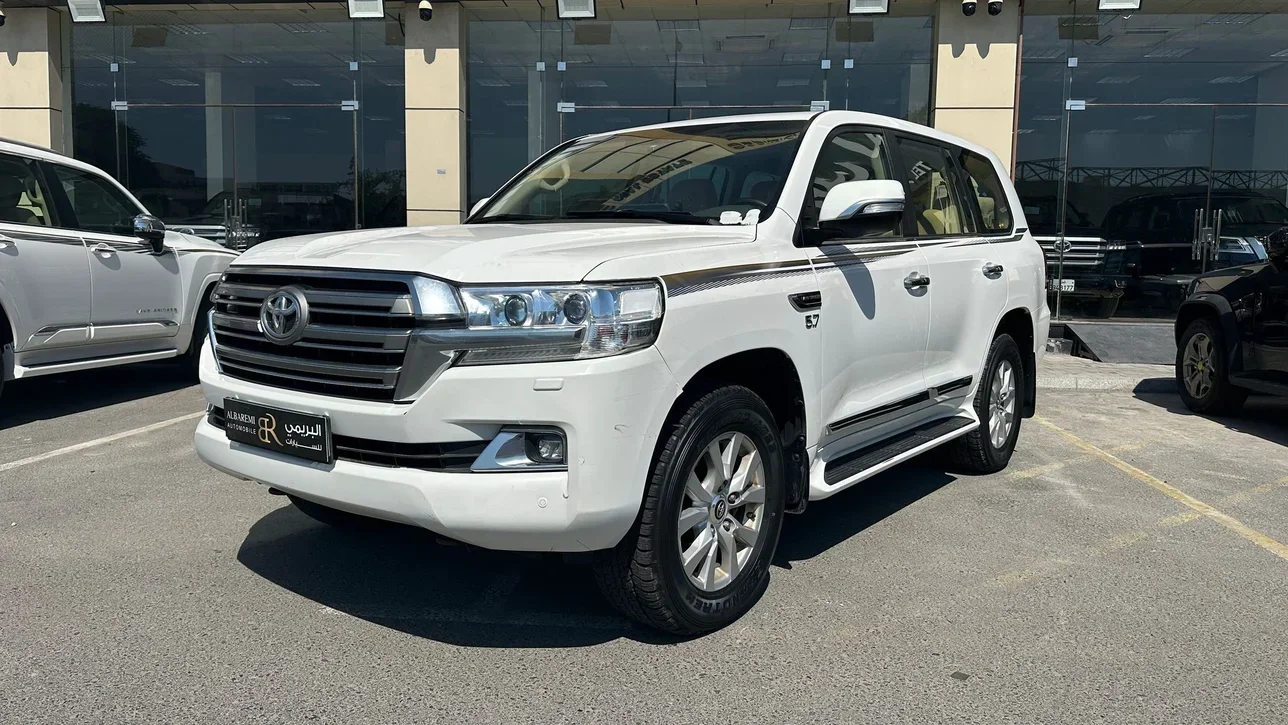 Toyota  Land Cruiser  VXR  2021  Automatic  199,000 Km  8 Cylinder  Four Wheel Drive (4WD)  SUV  White