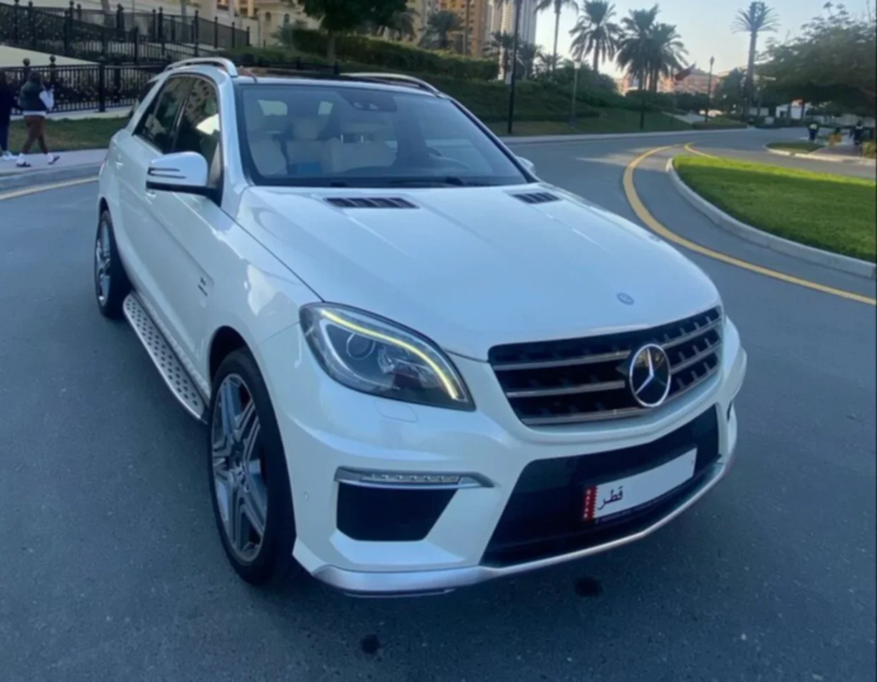 مرسيدس - بنز  ام ال  63 AMG  2013  اوتوماتيك  116,000 كم  8 سلندر  دفع كلي مستمر  اس يو في  أبيض