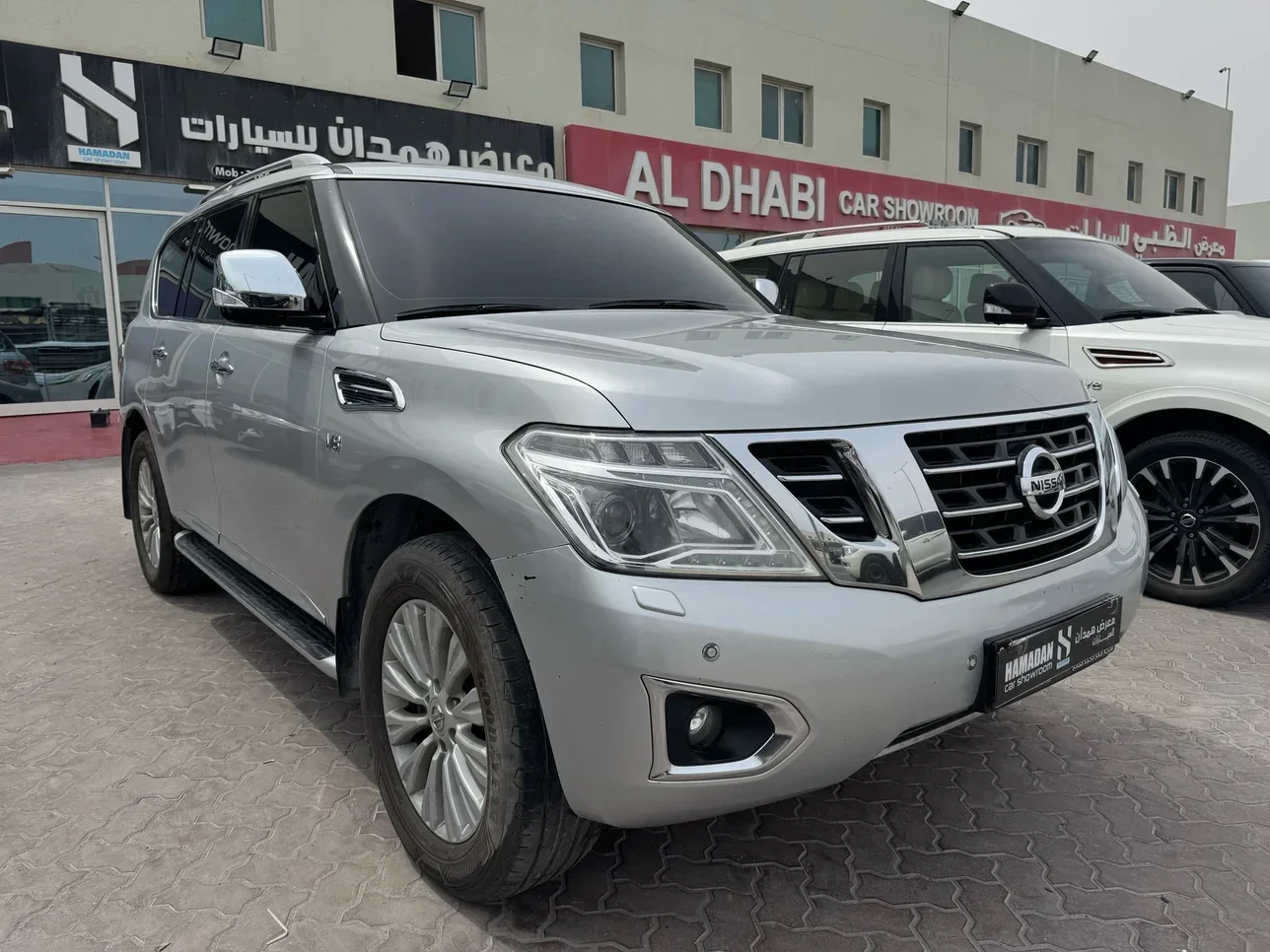 Nissan  Patrol  Platinum  2016  Automatic  312,000 Km  8 Cylinder  Four Wheel Drive (4WD)  SUV  Silver