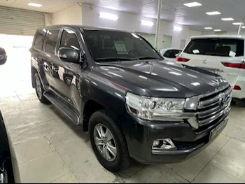 Toyota  Land Cruiser  GXR  2016  Automatic  205,000 Km  6 Cylinder  Four Wheel Drive (4WD)  SUV  Gray