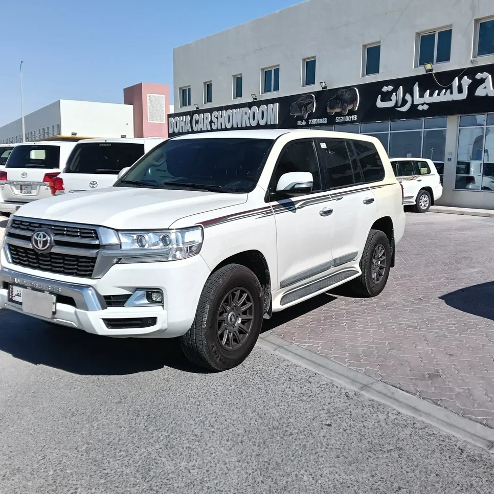 Toyota  Land Cruiser  G  2017  Automatic  256,000 Km  6 Cylinder  Four Wheel Drive (4WD)  SUV  White