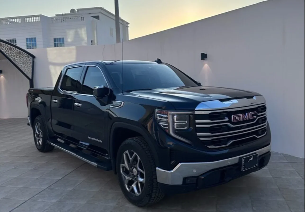 GMC  Sierra  SLT  2023  Automatic  74,000 Km  8 Cylinder  Four Wheel Drive (4WD)  Pick Up  Black  With Warranty