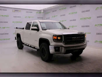 GMC  Sierra  1500  2015  Automatic  139,000 Km  8 Cylinder  Four Wheel Drive (4WD)  Pick Up  Pearl