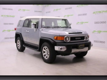 Toyota  FJ Cruiser  2022  Automatic  43,000 Km  6 Cylinder  Four Wheel Drive (4WD)  SUV  Silver  With Warranty