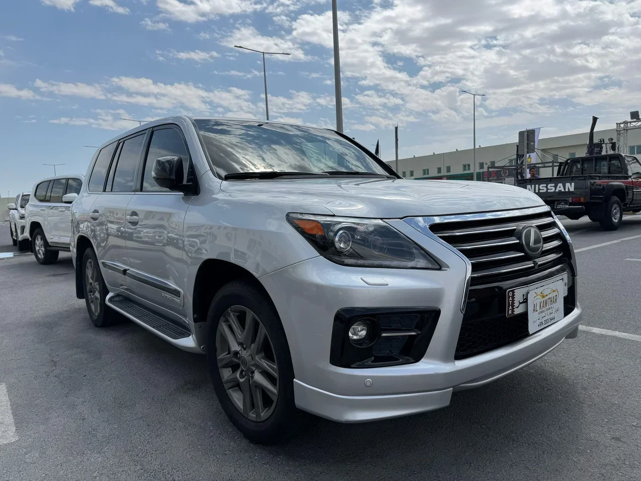 Lexus  LX  570  2015  Automatic  274,000 Km  8 Cylinder  Four Wheel Drive (4WD)  SUV  Silver