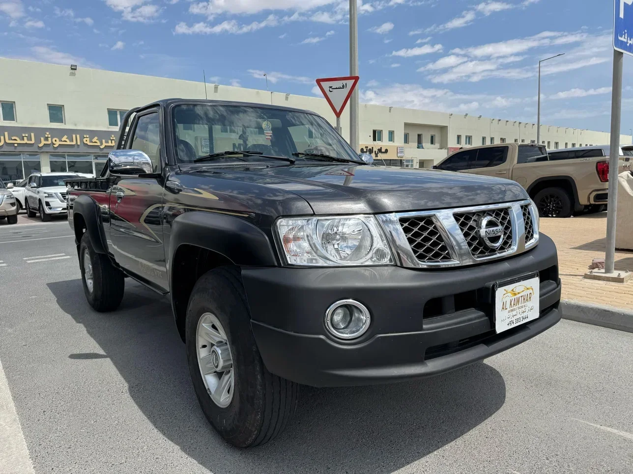 Nissan  Patrol  Safari  2016  Manual  116,000 Km  6 Cylinder  Four Wheel Drive (4WD)  Pick Up  Dark Gray