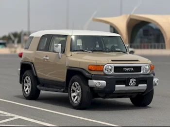 Toyota  FJ Cruiser  2015  Automatic  191,000 Km  6 Cylinder  Four Wheel Drive (4WD)  SUV  Beige