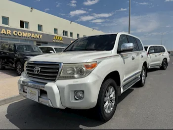 Toyota  Land Cruiser  GXR  2013  Automatic  288,000 Km  8 Cylinder  Four Wheel Drive (4WD)  SUV  White