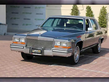 كاديلاك  فليت وود  1988  اوتوماتيك  192,000 كم  8 سلندر  دفع خلفي  كلاسك  رمادي