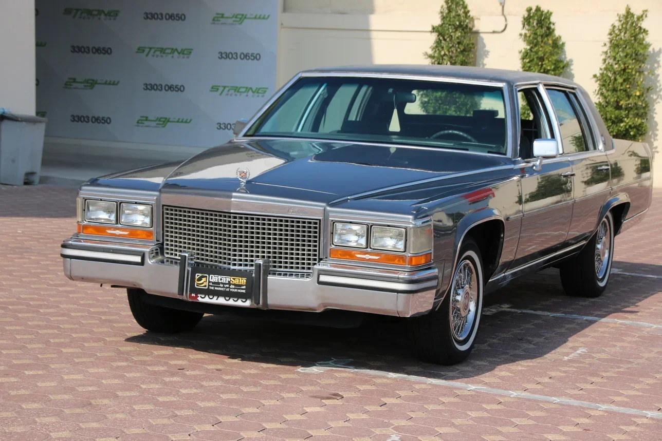 كاديلاك  فليت وود  1988  اوتوماتيك  192,000 كم  8 سلندر  دفع خلفي  كلاسك  رمادي