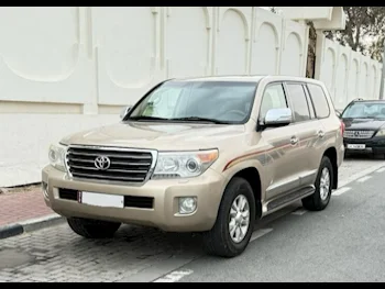 Toyota  Land Cruiser  GXR  2013  Automatic  198,000 Km  8 Cylinder  Four Wheel Drive (4WD)  SUV  Gold