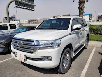 Toyota  Land Cruiser  VXR  2016  Automatic  125,000 Km  8 Cylinder  Four Wheel Drive (4WD)  SUV  White