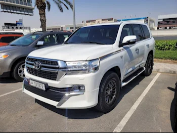 Toyota  Land Cruiser  VXR  2016  Automatic  238,000 Km  8 Cylinder  Four Wheel Drive (4WD)  SUV  White