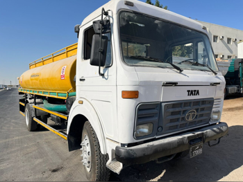 Water Tanker TATA  2007  White and yellow  Dark Grey  3000