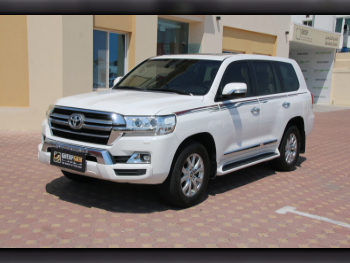 Toyota  Land Cruiser  GXR  2020  Automatic  120,000 Km  8 Cylinder  Four Wheel Drive (4WD)  SUV  White