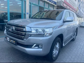 Toyota  Land Cruiser  GXR  2017  Automatic  119,000 Km  6 Cylinder  Four Wheel Drive (4WD)  SUV  Silver