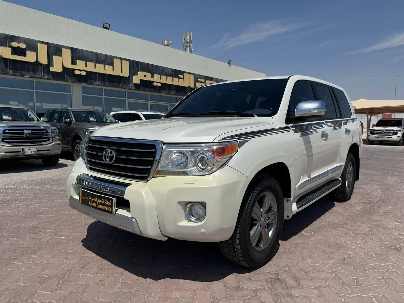 Toyota  Land Cruiser  GXR  2015  Automatic  195,000 Km  8 Cylinder  Four Wheel Drive (4WD)  SUV  White