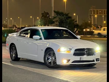 دودج  تشارجر  ار تي  2014  اوتوماتيك  167,000 كم  8 سلندر  دفع خلفي  سيدان  أبيض