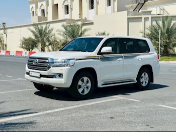 Toyota  Land Cruiser  GXR  2016  Automatic  221,000 Km  6 Cylinder  Four Wheel Drive (4WD)  SUV  White