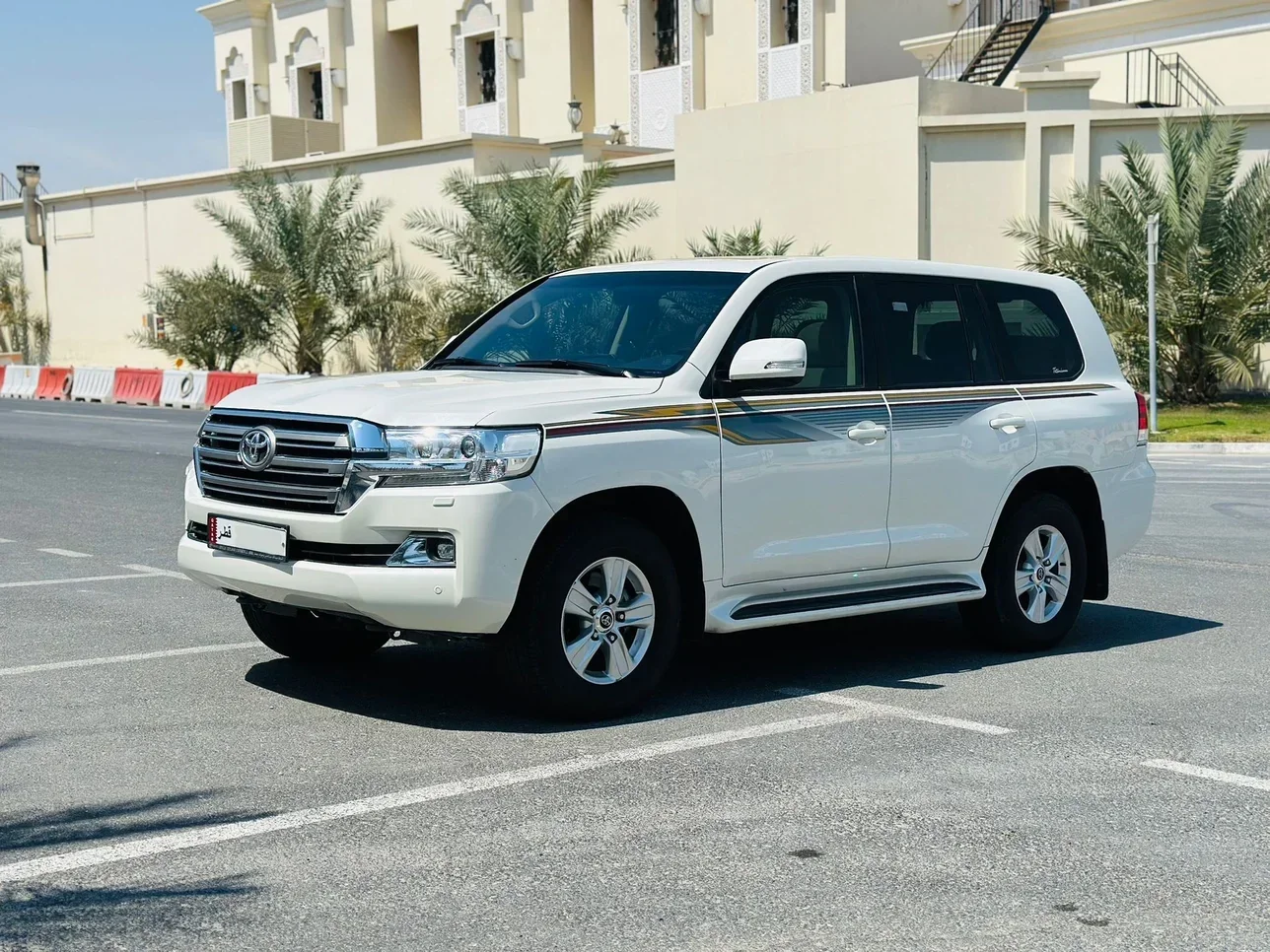 Toyota  Land Cruiser  GXR  2016  Automatic  221,000 Km  6 Cylinder  Four Wheel Drive (4WD)  SUV  White