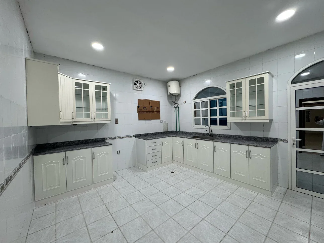 Family Residential  - Not Furnished  - Doha  - Al Markhiya  - 5 Bedrooms