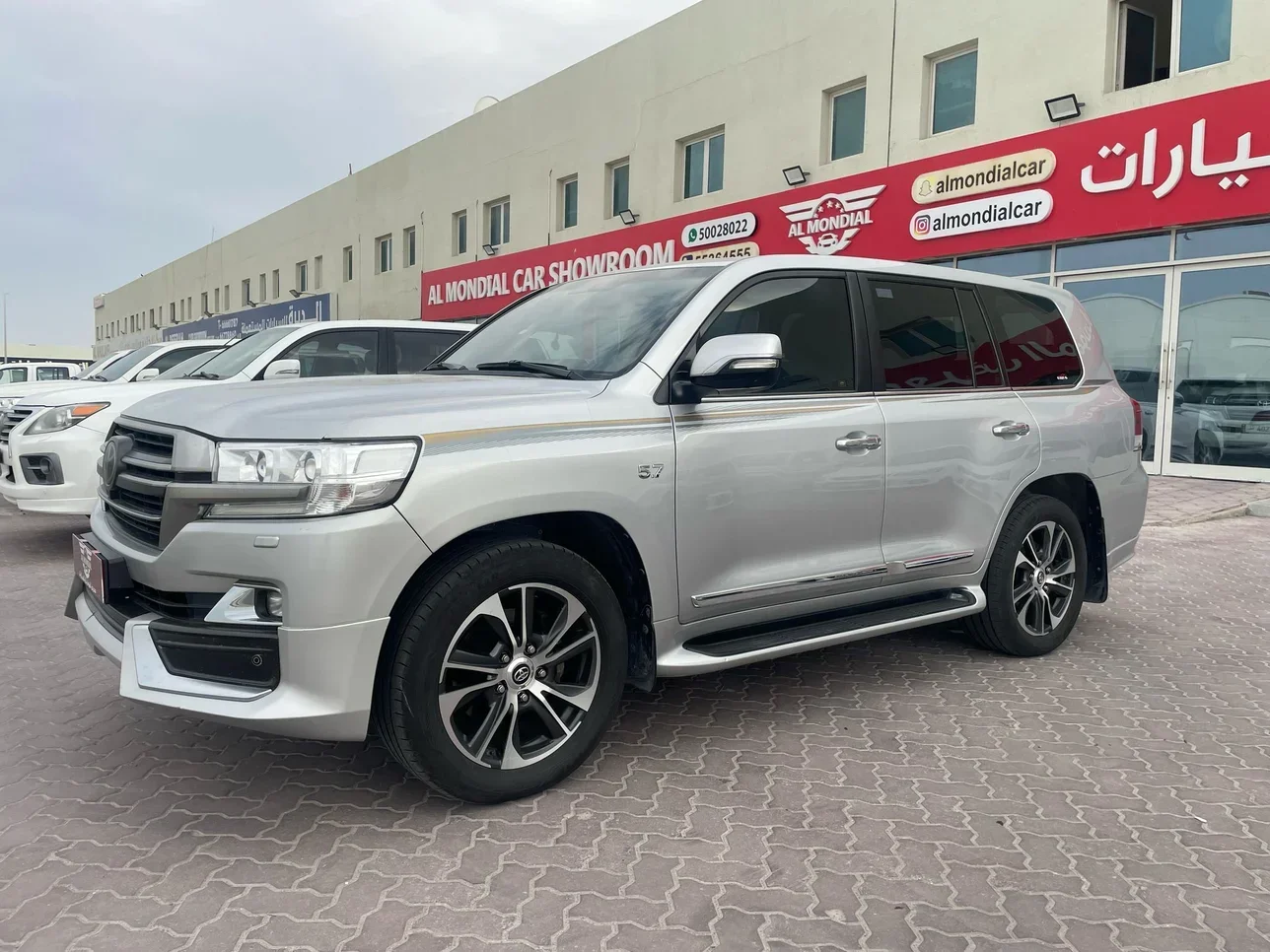 Toyota  Land Cruiser  VXR  2020  Automatic  220,000 Km  8 Cylinder  Four Wheel Drive (4WD)  SUV  Silver