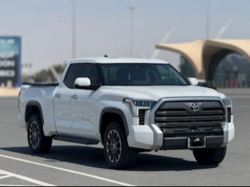 Toyota  Tundra  Limited  2022  Automatic  46,000 Km  6 Cylinder  Four Wheel Drive (4WD)  Pick Up  White