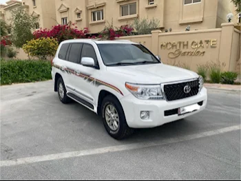 Toyota  Land Cruiser  GXR  2013  Automatic  220,000 Km  8 Cylinder  Four Wheel Drive (4WD)  SUV  White