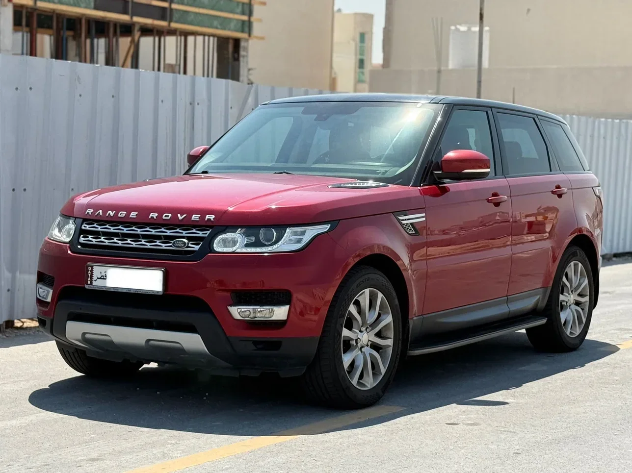 Land Rover  Range Rover  Sport HSE  2014  Automatic  150,000 Km  6 Cylinder  Four Wheel Drive (4WD)  SUV  Red